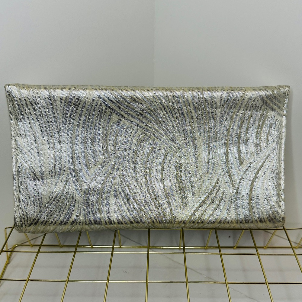 70s Vintage Silver Metallic Lame Swirl Hinged Clutch Purse Evening Bag
